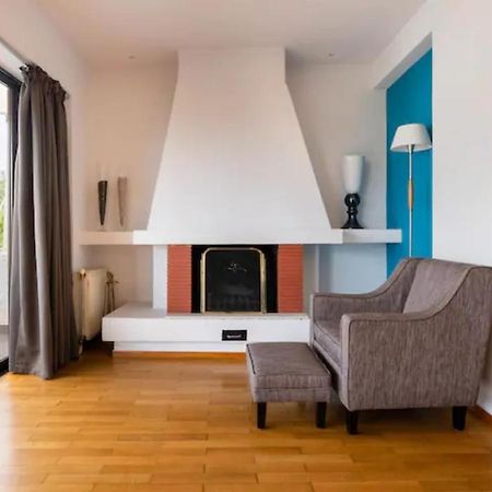 Βright Walled Designed Apt In Glyfada Center Athens Exterior photo