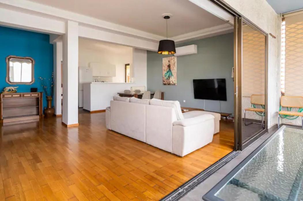 Βright Walled Designed Apt In Glyfada Center Athens Exterior photo