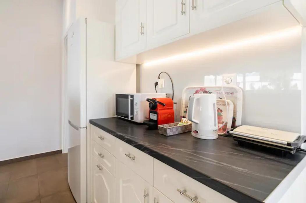 Βright Walled Designed Apt In Glyfada Center Athens Exterior photo