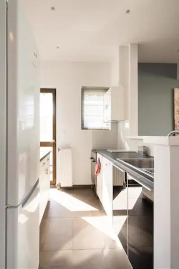 Βright Walled Designed Apt In Glyfada Center Athens Exterior photo
